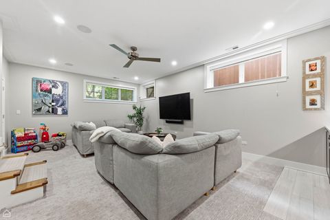 Tiny photo for 3342 N Ravenswood Avenue, Chicago, IL 60657 (MLS # 12500250)