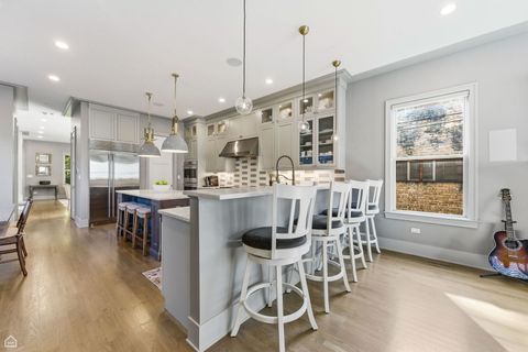 Tiny photo for 3342 N Ravenswood Avenue, Chicago, IL 60657 (MLS # 12500250)