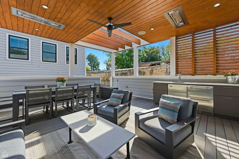 Tiny photo for 3342 N Ravenswood Avenue, Chicago, IL 60657 (MLS # 12500250)