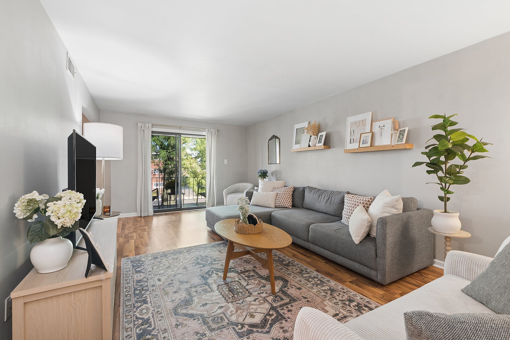 10406 S Pulaski Road 201
