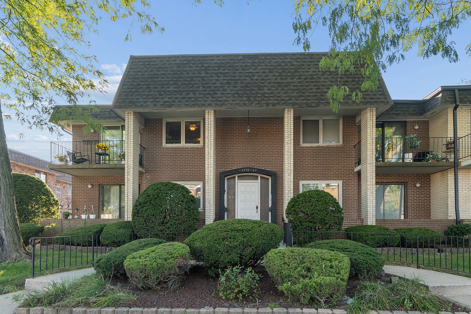 10406 S Pulaski Road 201