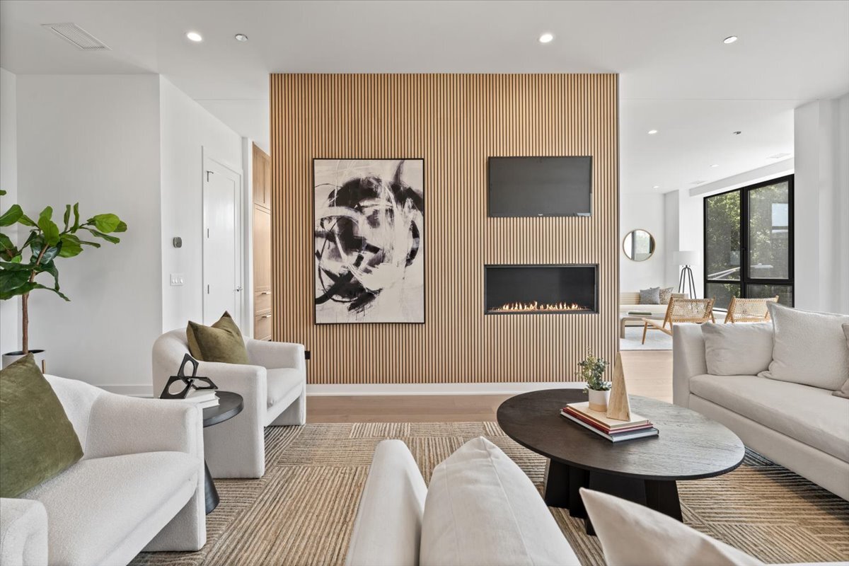 1340 W Chestnut Street 301