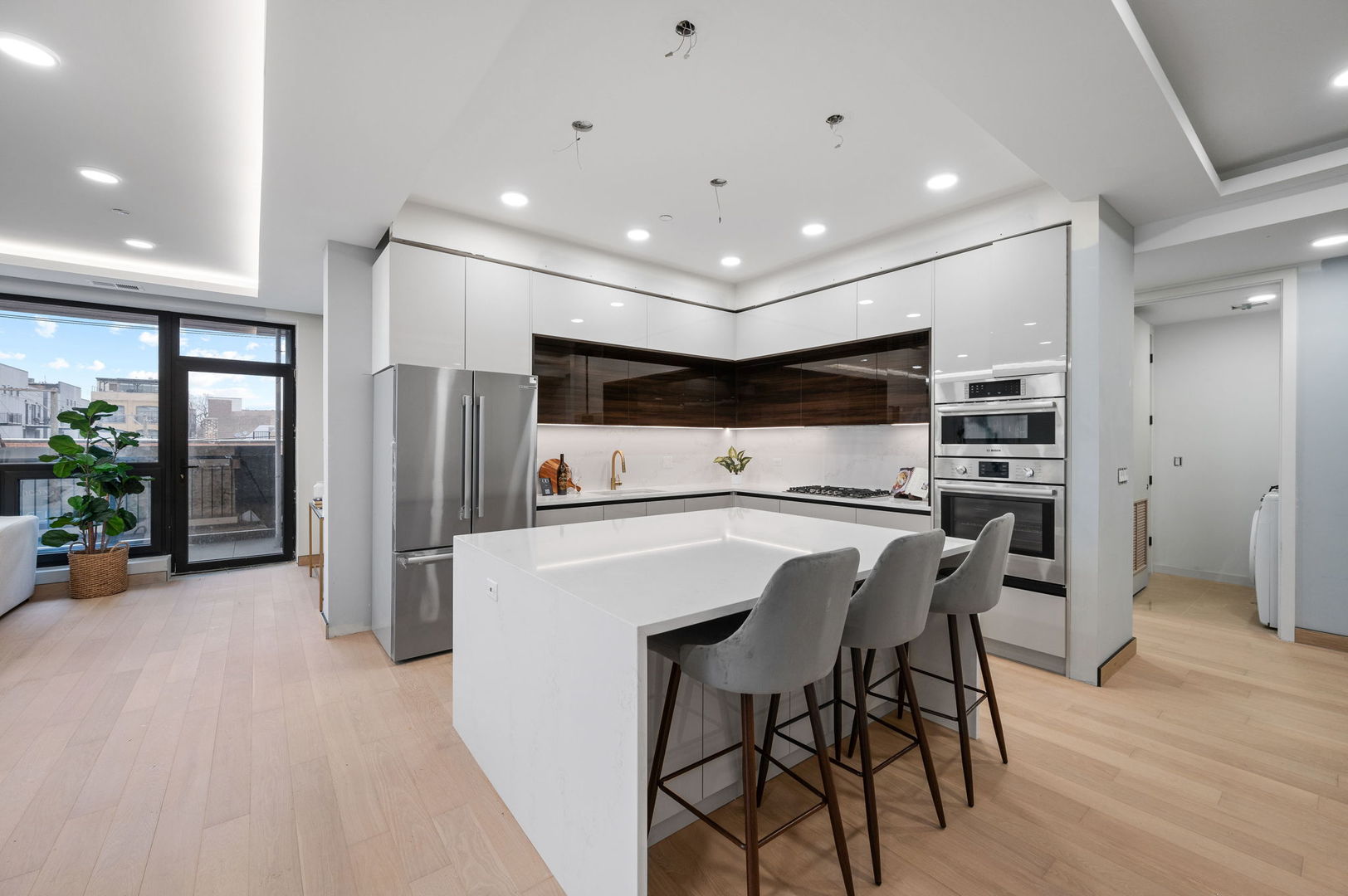 466 N Paulina Street 301