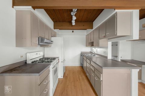 Tiny photo for 553 Barton Avenue, Evanston, IL 60202 (MLS # 12474953)