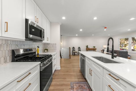 Tiny photo for 713 Ridgeview Street, Downers Grove, IL 60516 (MLS # 12503897)