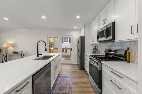 Tiny photo for 713 Ridgeview Street, Downers Grove, IL 60516 (MLS # 12503897)