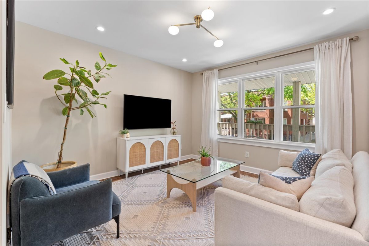 3261 N Central Park Avenue