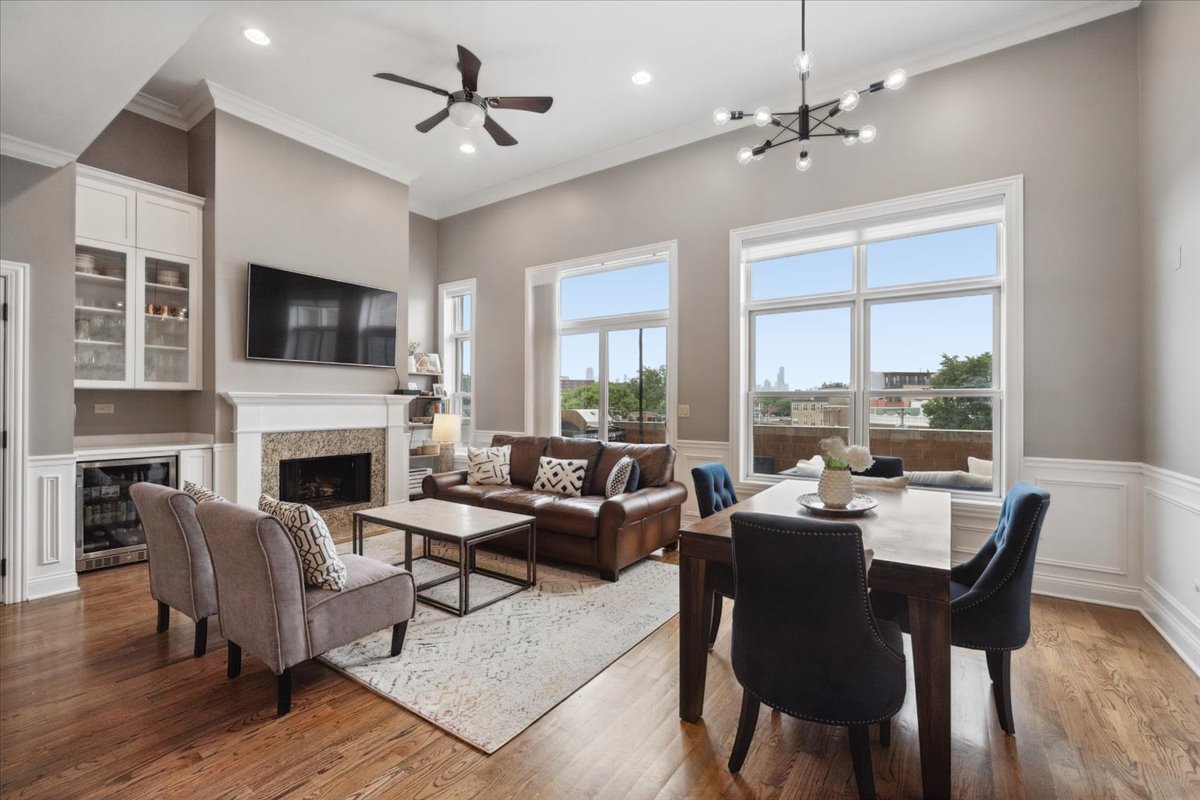 1130 W Diversey Parkway 4W