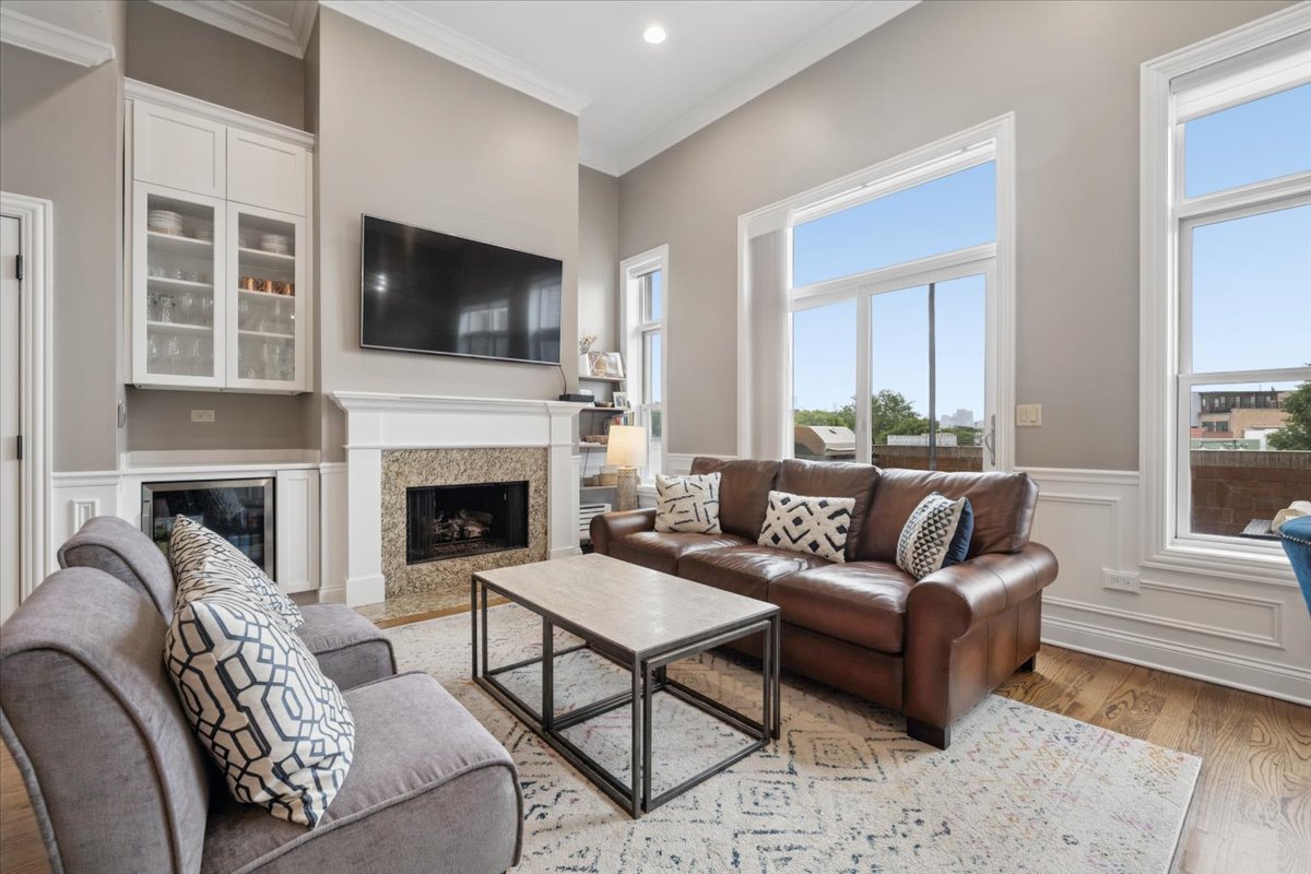 1130 W Diversey Parkway 4W
