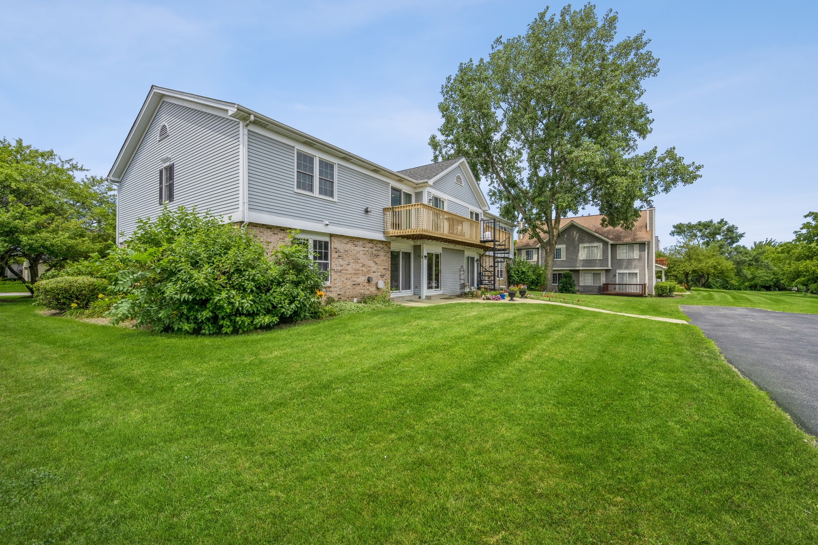 South Elgin, Illinois 60177, United States, 2 Bedrooms Bedrooms, ,2 BathroomsBathrooms,Residential,Active,232345