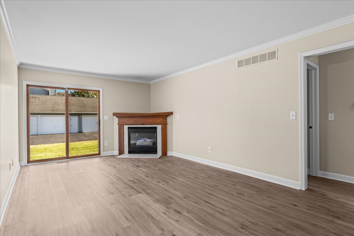 South Elgin, Illinois 60177, United States, 2 Bedrooms Bedrooms, ,2 BathroomsBathrooms,Residential,Active,232345