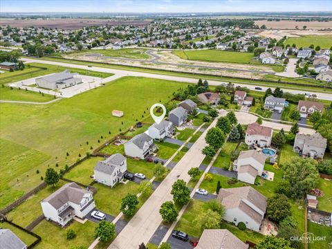 Tiny photo for 352 Coneflower Drive, Minooka, IL 60447 (MLS # 12648503)