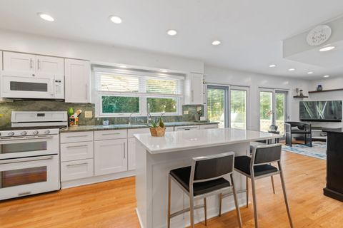 Tiny photo for 934 Wayne Avenue, Deerfield, IL 60015 (MLS # 12438977)