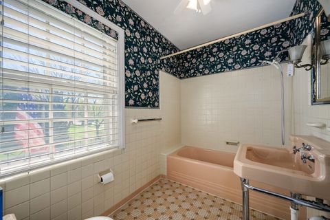 Tiny photo for 6103 N Kirkwood Avenue, Chicago, IL 60646 (MLS # 12574913)