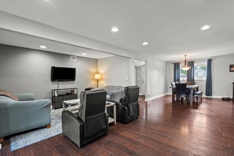 Tiny photo for 427 Cedarcrest Drive, Streamwood, IL 60107 (MLS # 12389809)