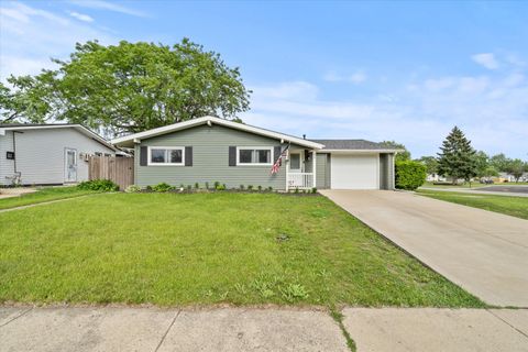 Photo of 427 Cedarcrest Drive, Streamwood, IL 60107 (MLS # 12389809)