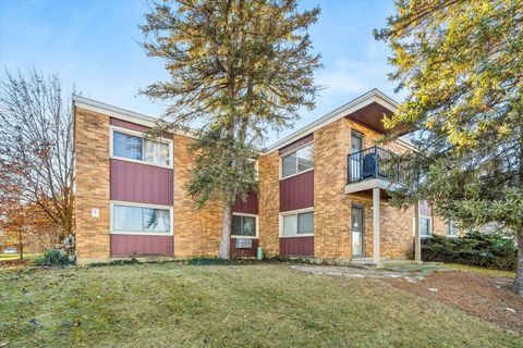 Tiny photo for 1313 S Rebecca Road #101, Lombard, IL 60148 (MLS # 12533953)