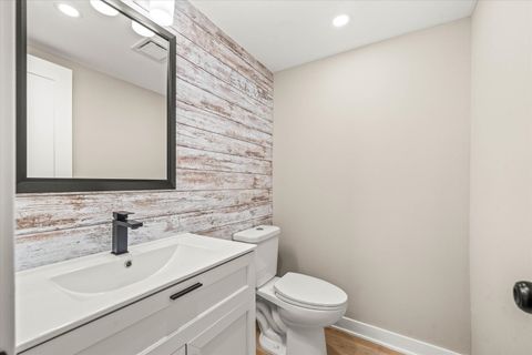 Tiny photo for 1313 S Rebecca Road #101, Lombard, IL 60148 (MLS # 12533953)