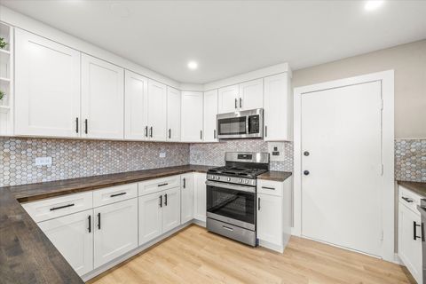 Tiny photo for 1313 S Rebecca Road #101, Lombard, IL 60148 (MLS # 12533953)