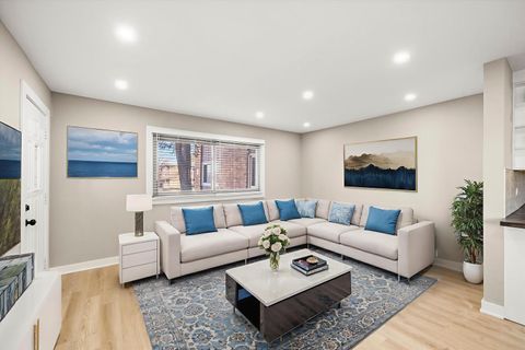 Tiny photo for 1313 S Rebecca Road #101, Lombard, IL 60148 (MLS # 12533953)