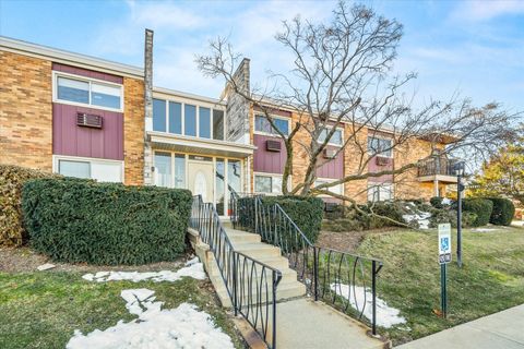 Photo of 1313 S Rebecca Road #101, Lombard, IL 60148 (MLS # 12533953)