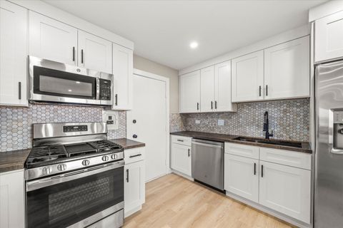 Tiny photo for 1313 S Rebecca Road #101, Lombard, IL 60148 (MLS # 12533953)