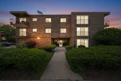 Tiny photo for 10230 Washington Avenue #2C, Oak Lawn, IL 60453 (MLS # 12688754)