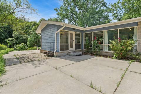 Tiny photo for 1958 CASTLEWOOD Road, Highland Park, IL 60035 (MLS # 12702605)
