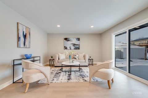 Tiny photo for 502 Oakton Street, Elk Grove Village, IL 60007 (MLS # 12551763)