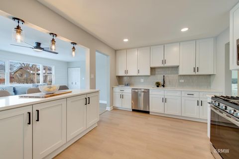 Tiny photo for 502 Oakton Street, Elk Grove Village, IL 60007 (MLS # 12551763)