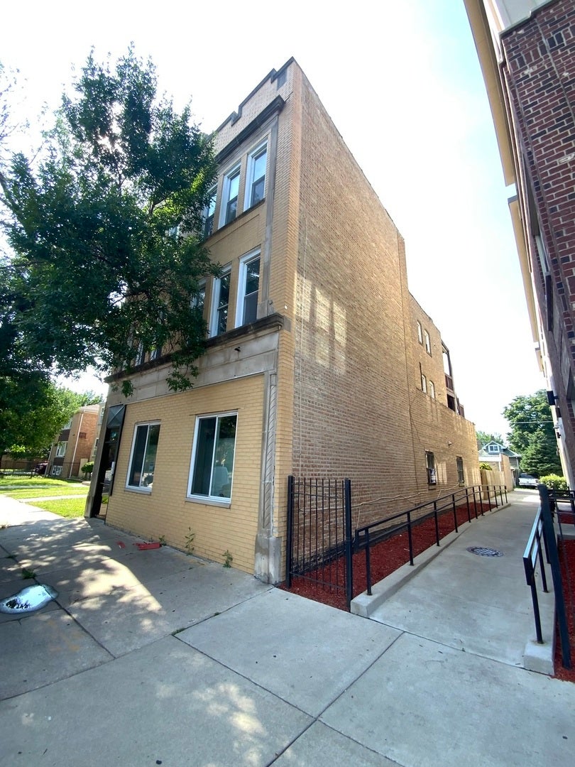 5511 W Diversey Avenue 3
