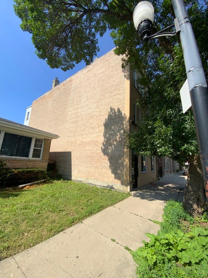 5511 W Diversey Avenue 3