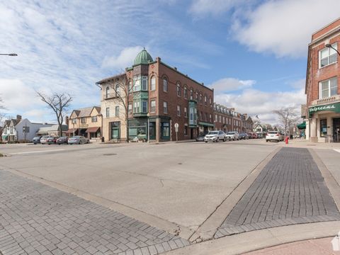 293 E Deerpath Road 32 Lake Forest IL 60045