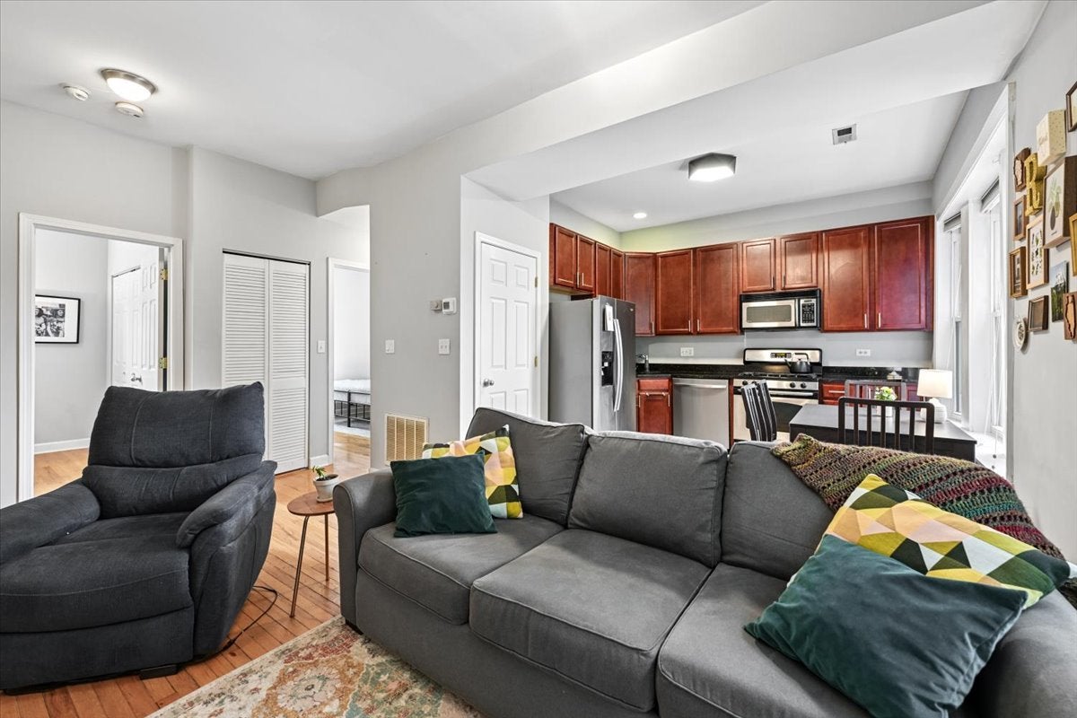 2920 W Berteau Avenue 2