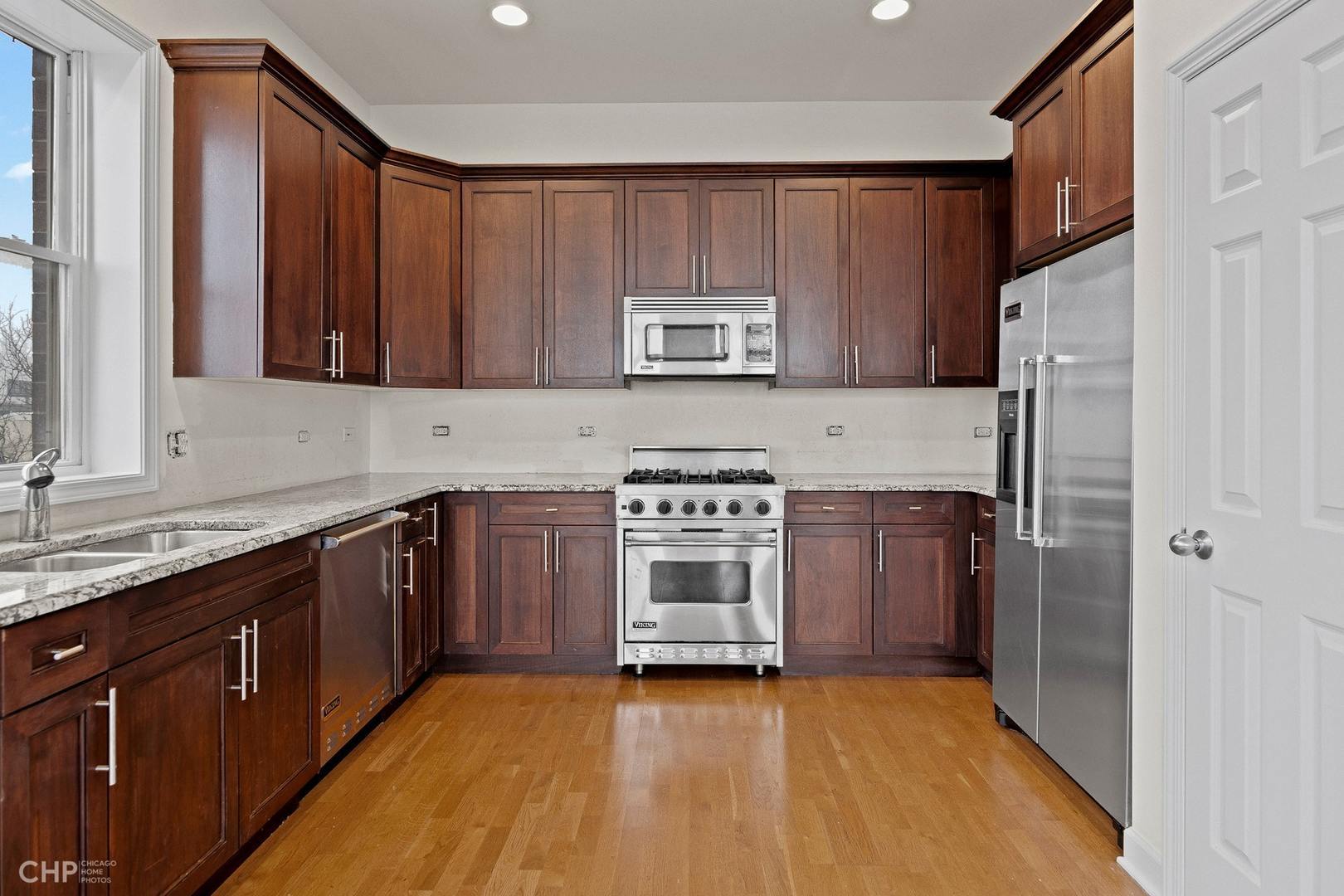 2622 W Diversey Avenue 501