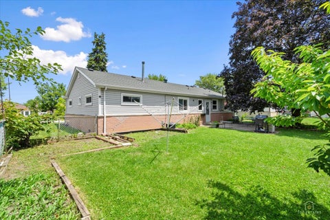 Tiny photo for 133 E Berkley Lane, Hoffman Estates, IL 60169 (MLS # 12696431)