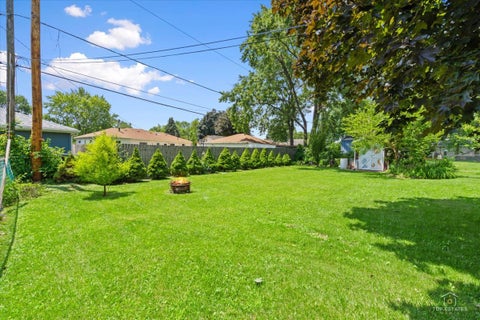 Tiny photo for 133 E Berkley Lane, Hoffman Estates, IL 60169 (MLS # 12696431)