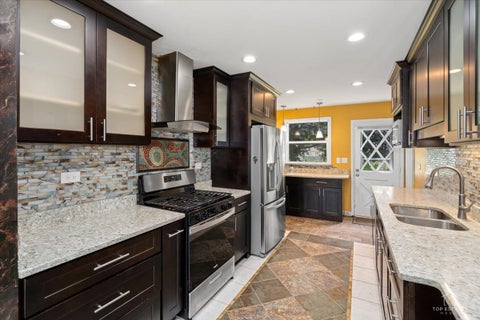Tiny photo for 133 E Berkley Lane, Hoffman Estates, IL 60169 (MLS # 12696431)