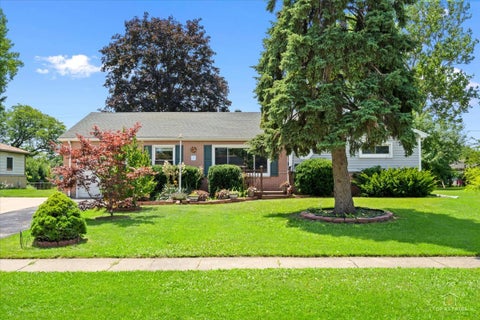 Photo of 133 E Berkley Lane, Hoffman Estates, IL 60169 (MLS # 12696431)