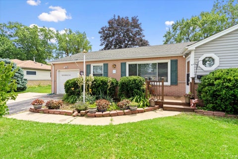 Tiny photo for 133 E Berkley Lane, Hoffman Estates, IL 60169 (MLS # 12696431)
