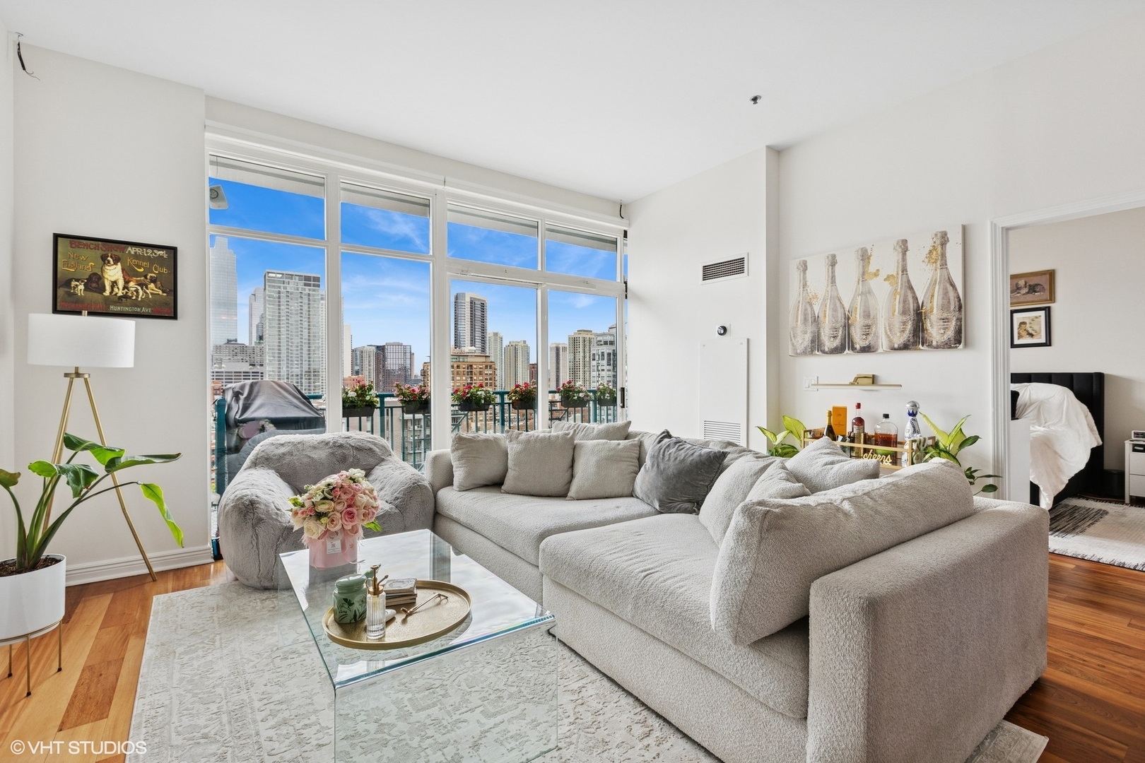 340 W SUPERIOR Street 1607