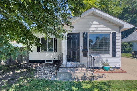 Tiny photo for 1301 W Wood Street, Bloomington, IL 61701 (MLS # 12749460)