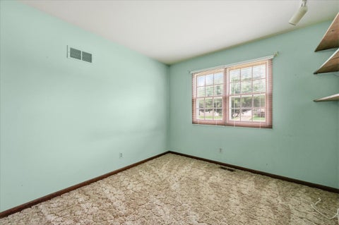 Tiny photo for 482 Pinewood Drive, North Aurora, IL 60542 (MLS # 12732133)