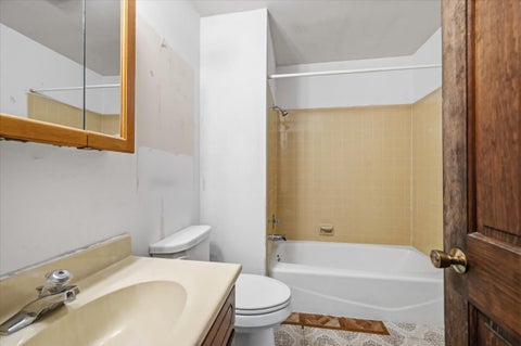 Tiny photo for 482 Pinewood Drive, North Aurora, IL 60542 (MLS # 12732133)