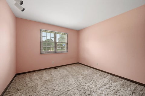 Tiny photo for 482 Pinewood Drive, North Aurora, IL 60542 (MLS # 12732133)