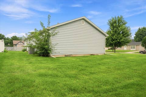 Tiny photo for 482 Pinewood Drive, North Aurora, IL 60542 (MLS # 12732133)