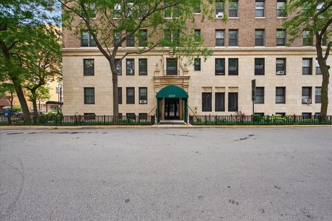Tiny photo for 6101 N Sheridan Road #12E, Chicago, IL 60660 (MLS # 12450523)