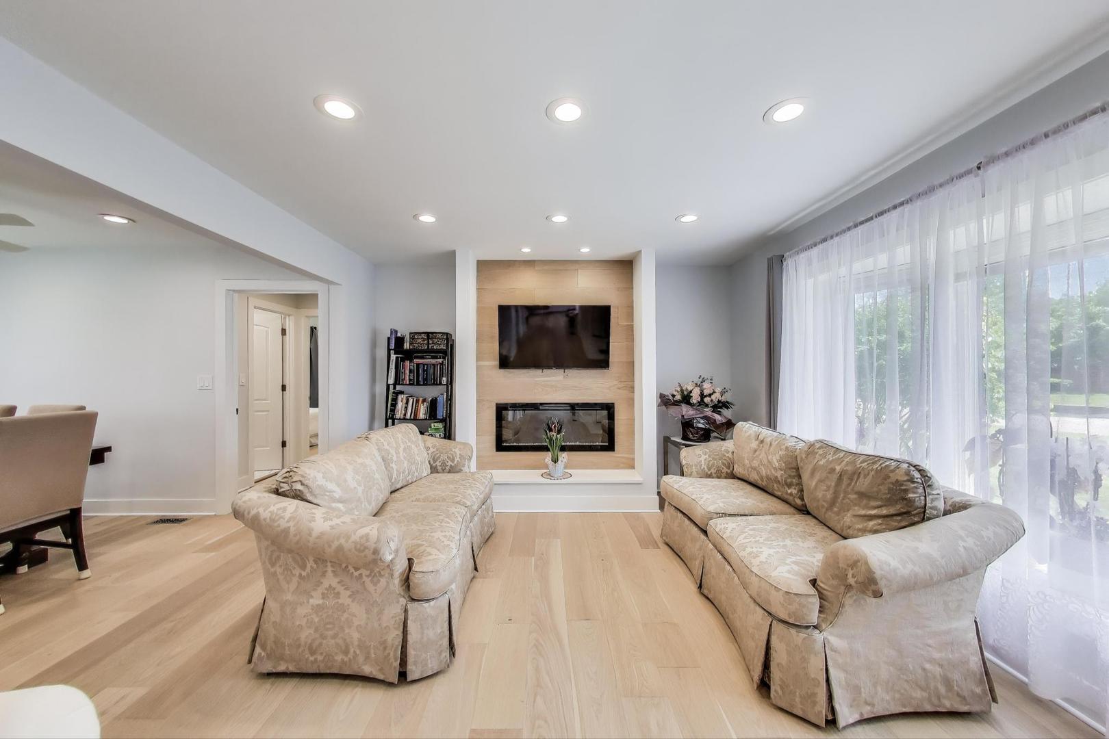 1394 Carol Lane