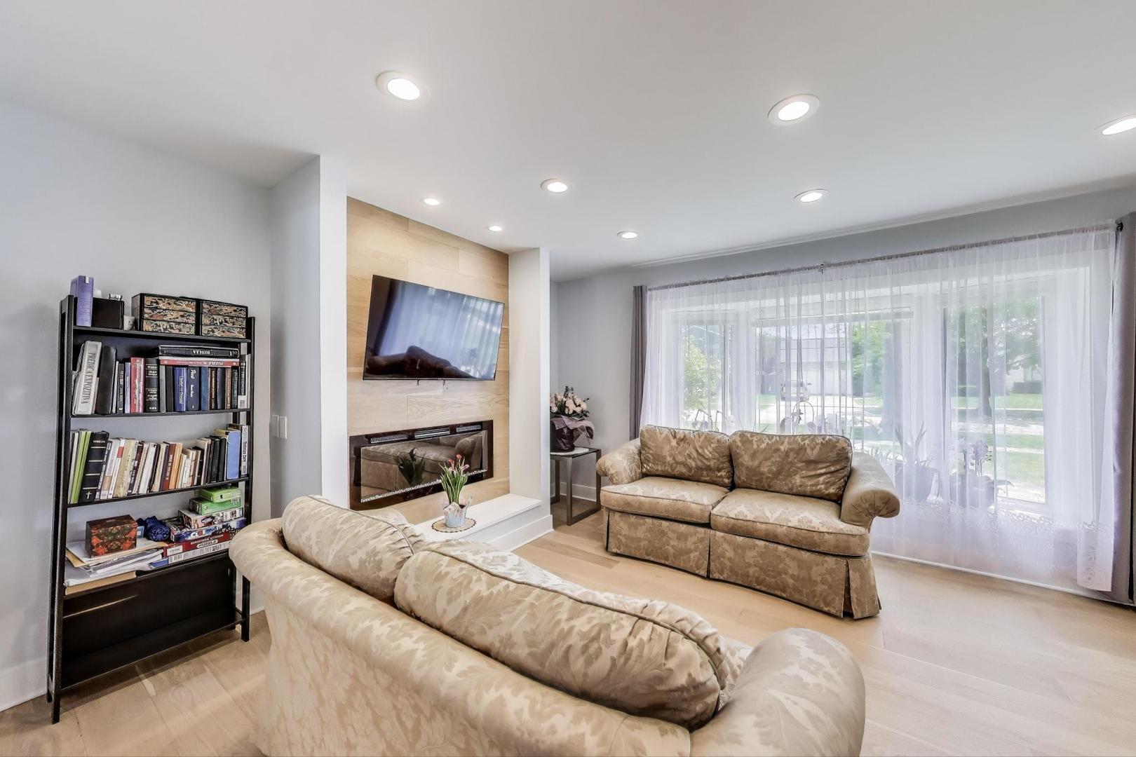 1394 Carol Lane