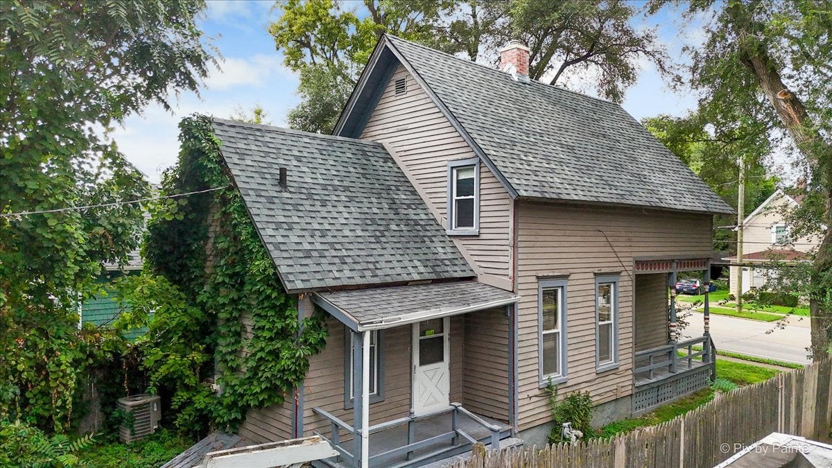 679 Villa Street